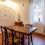 Guesthost - Charme In The Historic Centre Of Appartement
