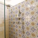 Guesthost - Charme In The Historic Centre Of