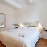 Appartement Guesthost - Charme In The Historic Centre Of