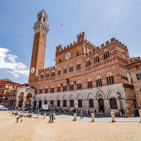 Guesthost - Charme In The Historic Centre Of * Siena