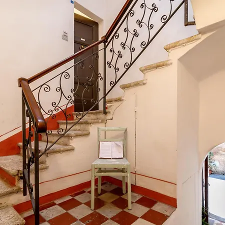Guesthost - Charme In The Historic Centre Of Apartman Siena