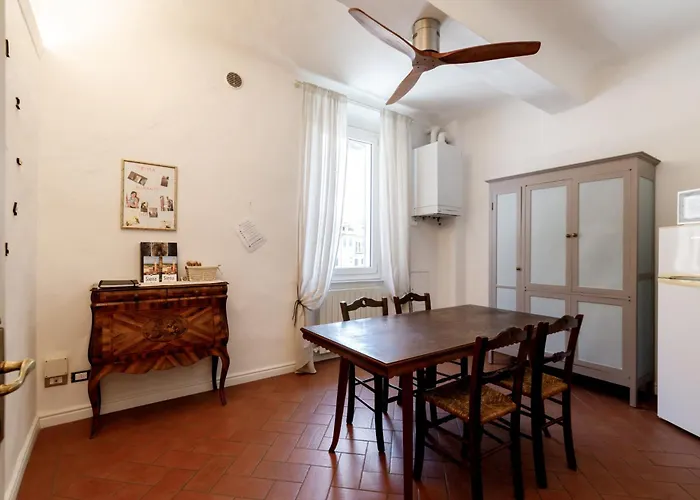 Guesthost - Charme In The Historic Centre Of Siena