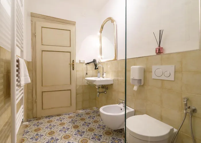 Guesthost - Charme In The Historic Centre Of Siena