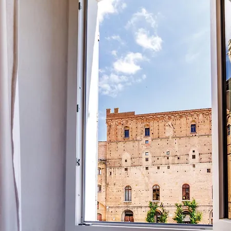 Charme Centro Storico Apartment Siena