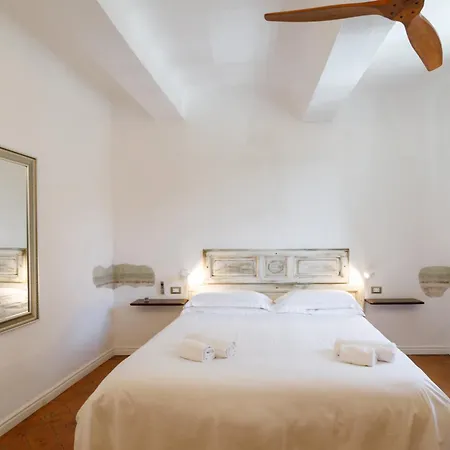 Charme Centro Storico Apartment Siena