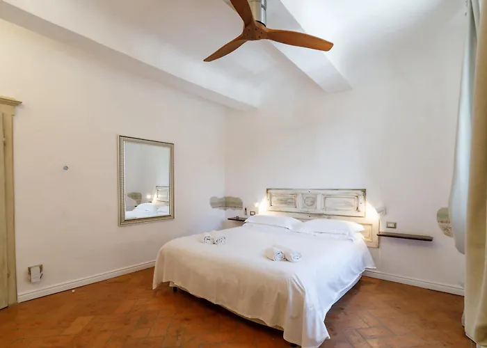 Guesthost - Charme In The Historic Centre Of *