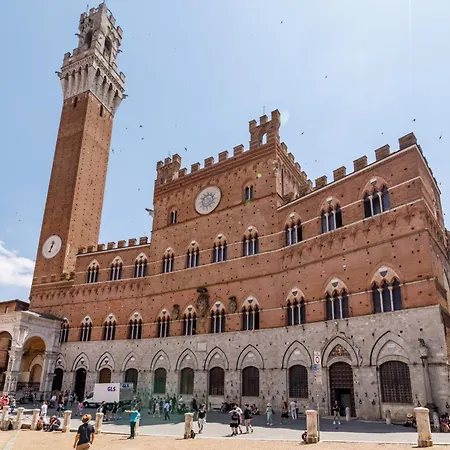 Guesthost - Charme In The Historic Centre Of Siena