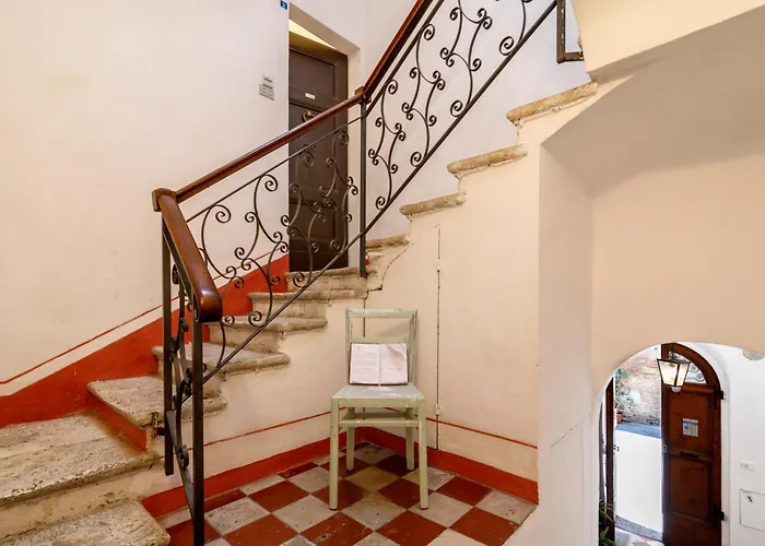 Guesthost - Charme In The Historic Centre Of Apartment Siena