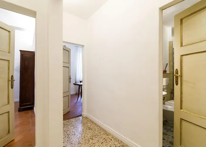 Guesthost - Charme In The Historic Centre Of Apartment Siena