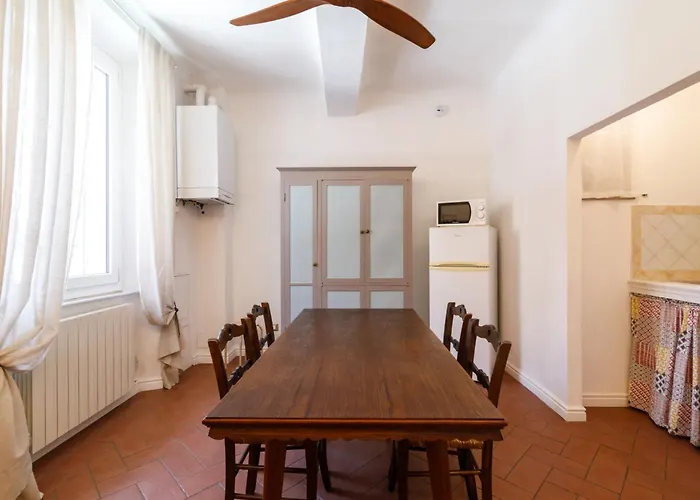 Guesthost - Charme In The Historic Centre Of Apartment *