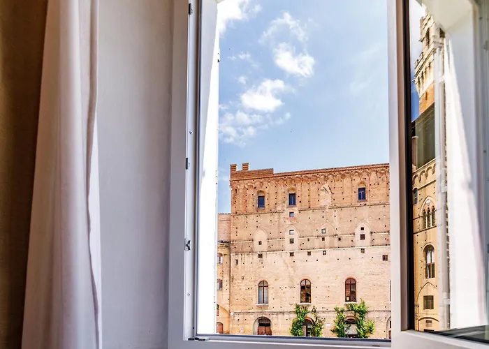 Guesthost - Charme In The Historic Centre Of Apartment Siena