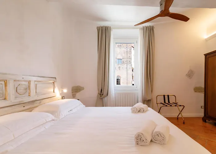 Apartment Guesthost - Charme In The Historic Centre Of Siena